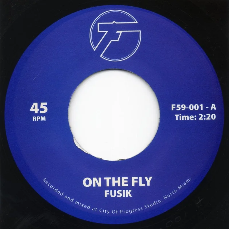 # 40 Fusik  On The Fly / Battlefield