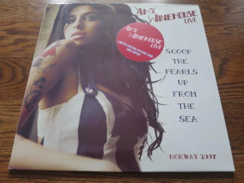 Amy Winehouse - Scoop Up The Pearls From The Sea