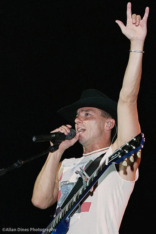 Chesney, Kenny - Photo