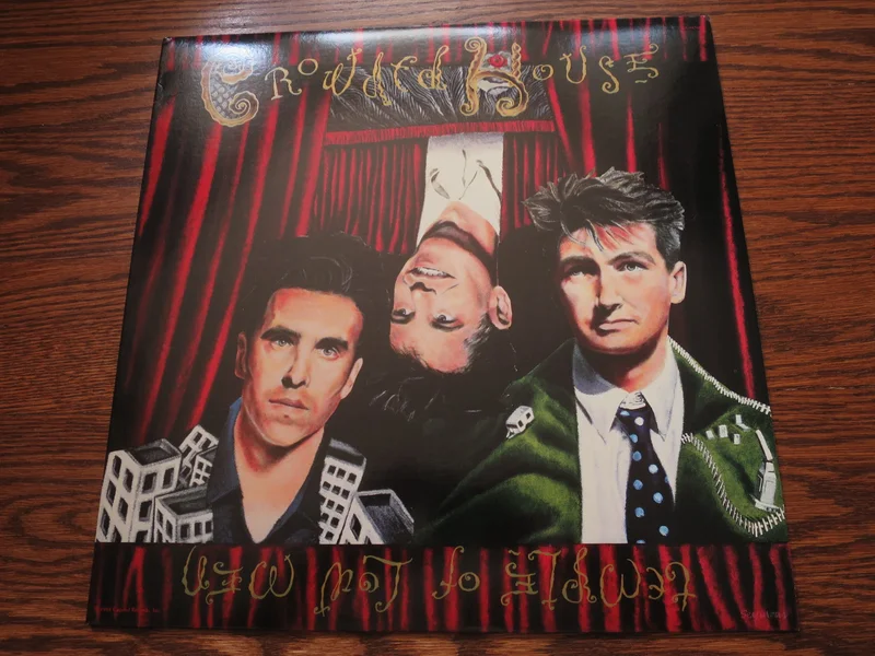 Crowded House - Temple Of Low Men