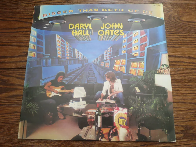 Darryl Hall & John Oates - Bigger Than Both Of Us