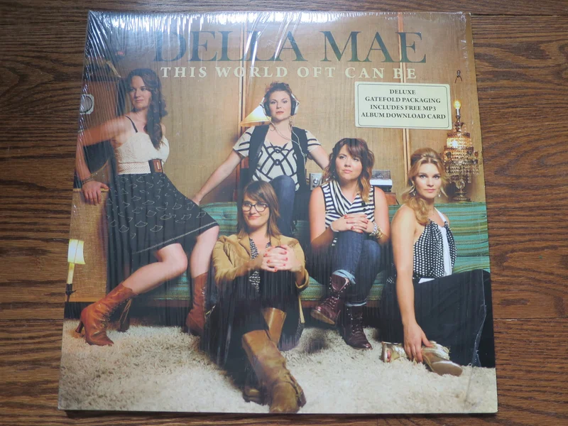 Della Mae - This World Oft Can Be