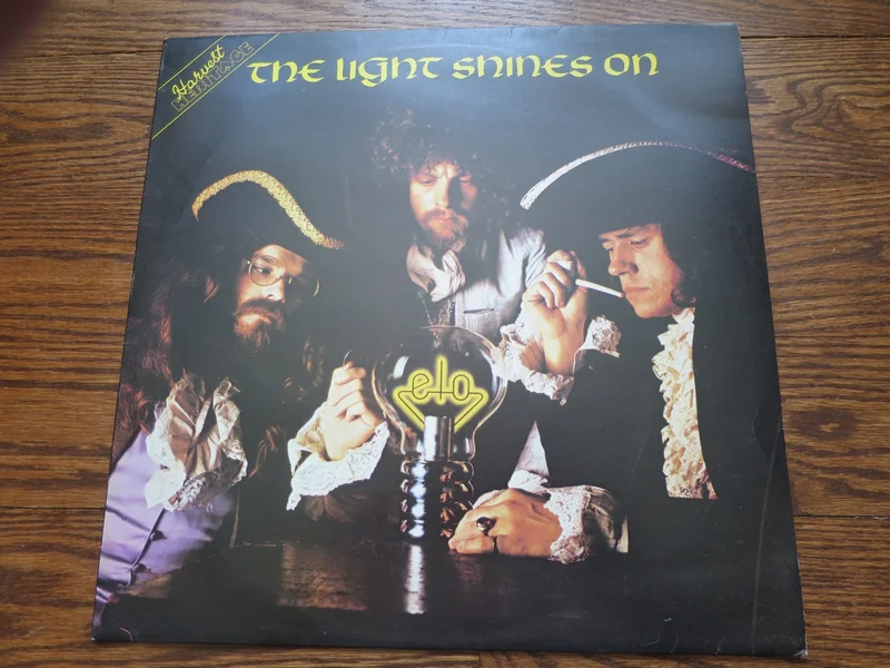 Electric Light Orchestra - The Light Shines On