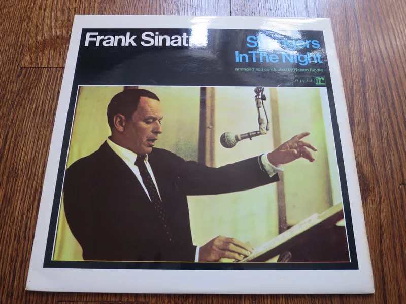 Frank Sinatra - Strangers In The Night