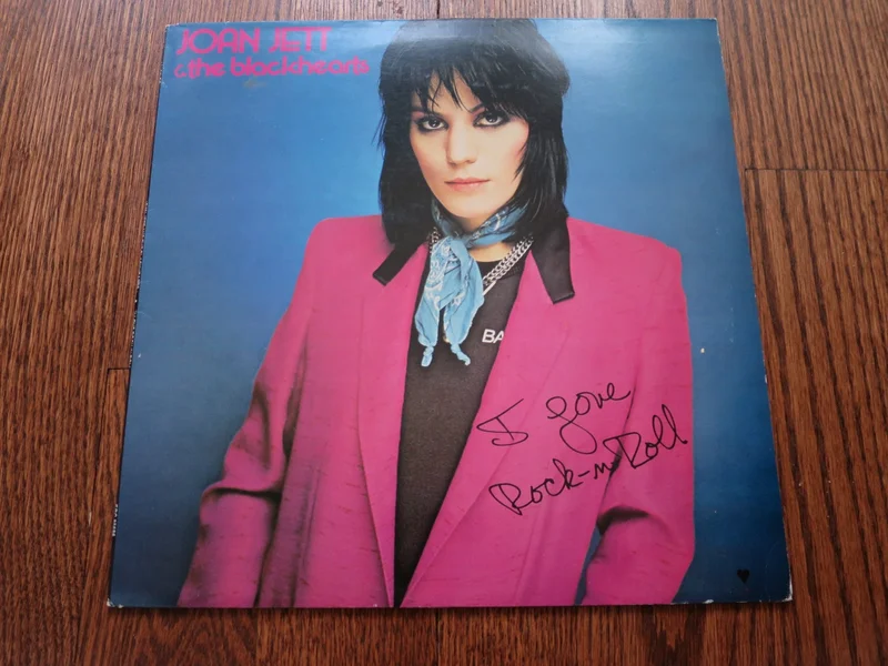 Joan Jett and The Blackhearts - I Love Rock N' Roll