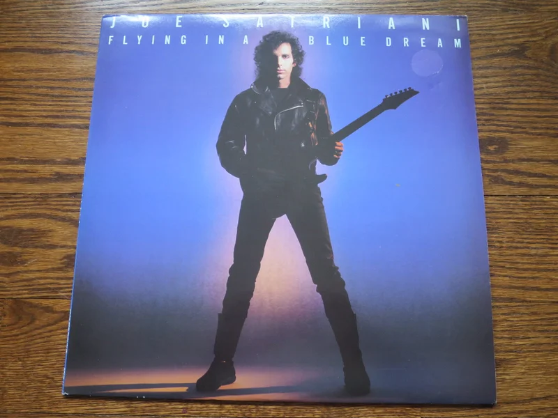 Joe Satriani - Flying In A Blue Dream