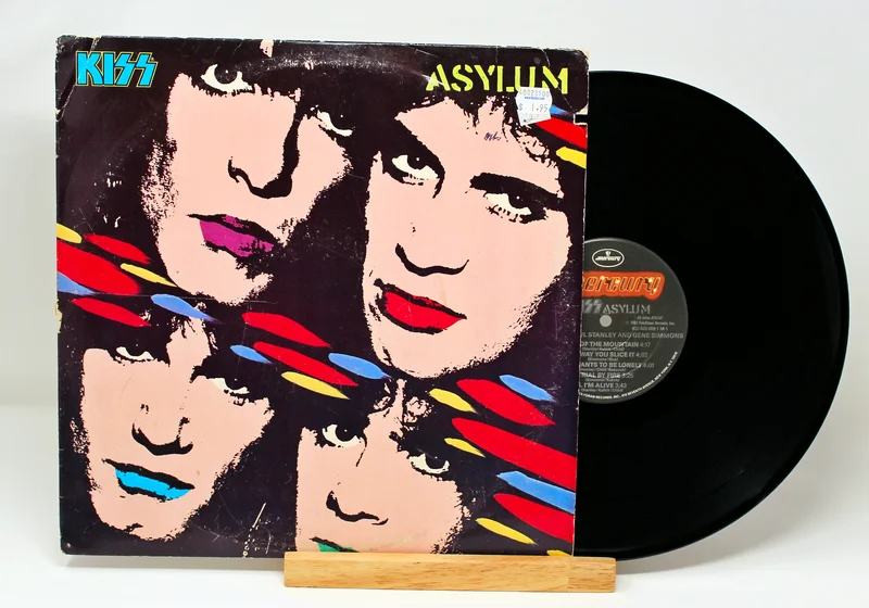 Kiss - Asylum