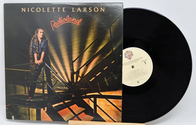 Larson, Nicolette - Radioland