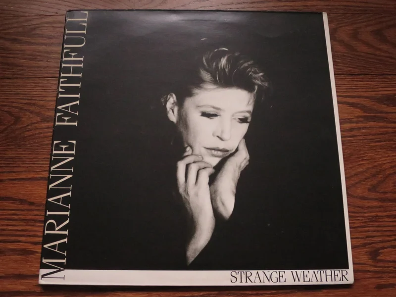 Marianne Faithfull - Strange Weather