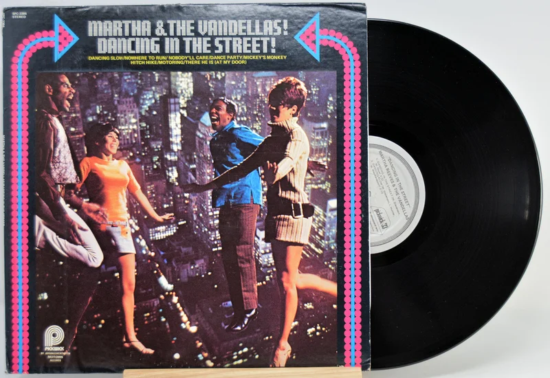 Martha & Vandellas - Dancing In The Street!