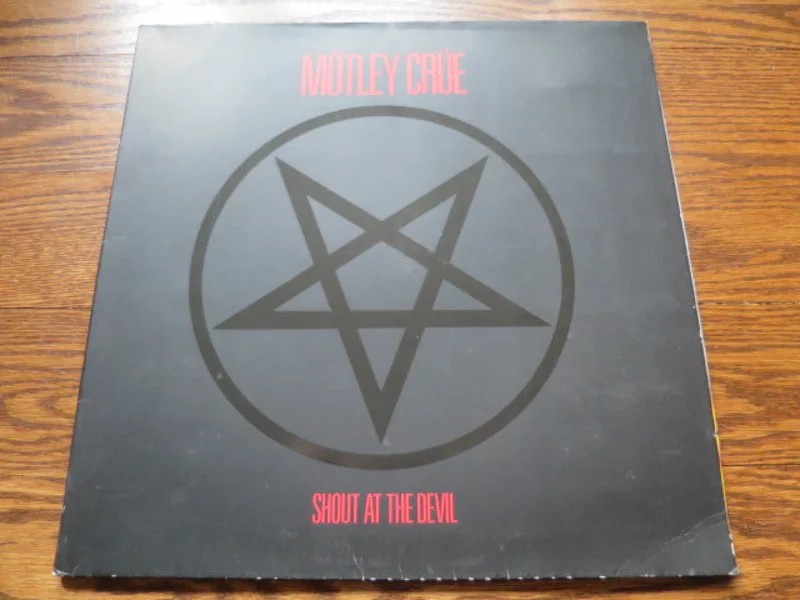 Motely Crue - Shout At The Devil
