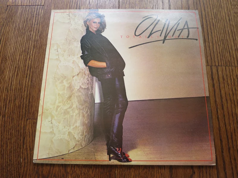 Olivia Newton John - Totally Hot