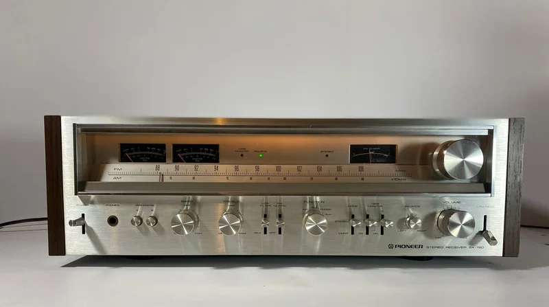 Pioneer SX-780 AM/FM Stereo Receiver (1979)