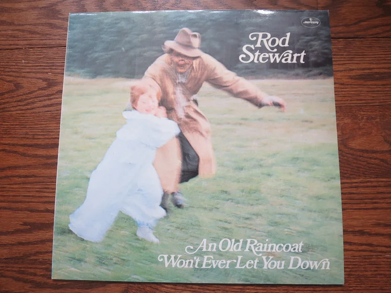 Rod Stewart - An Old Raincoat Won't Ever Let You Down