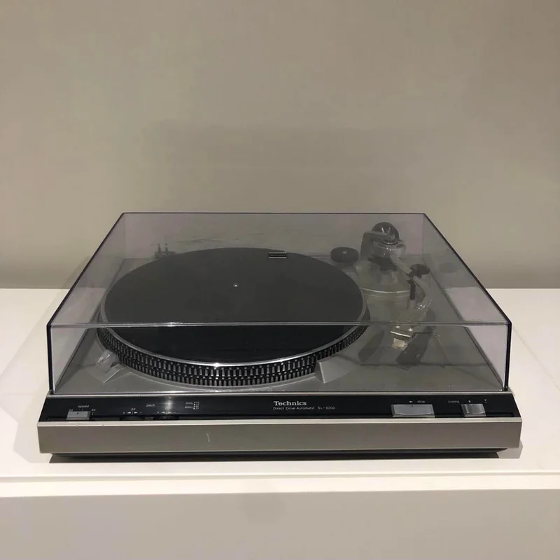 Technics Model No. SL-3200 Turntable
