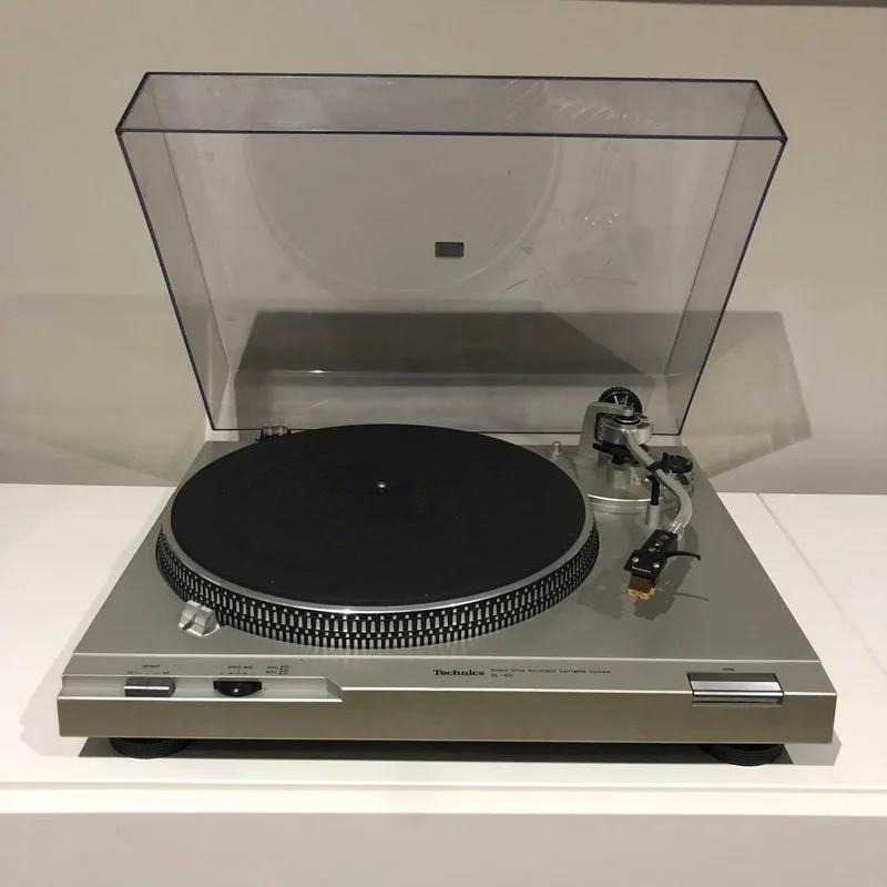 Technics Model No. SL-D2 Turntable