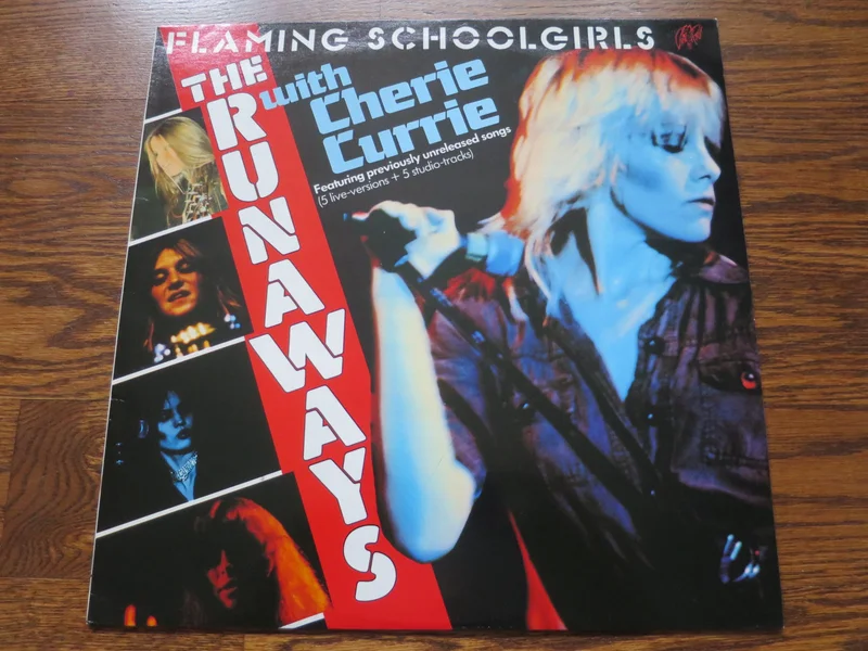 The Runaways - Flaming Schoolgirls