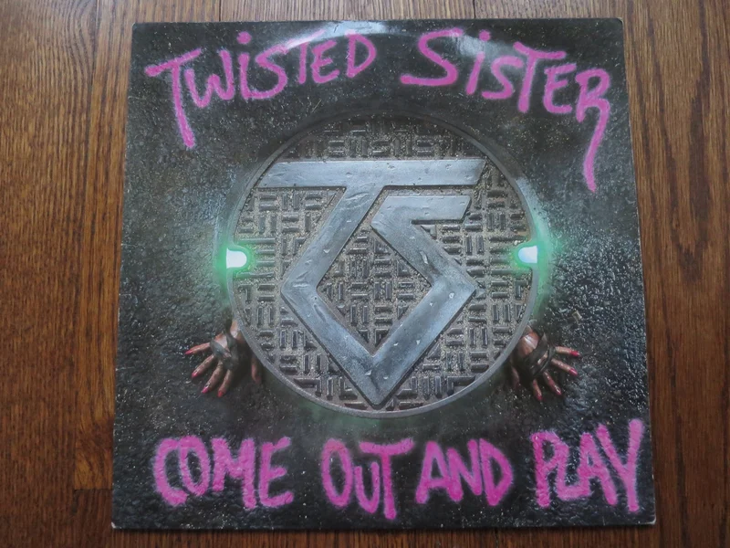 Twisted Sister - Come Out And Play