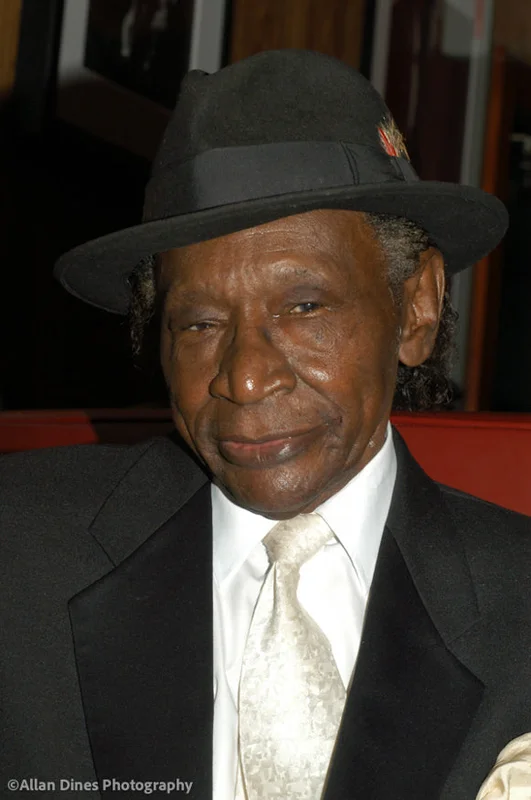 Weepin' Willie - Photo