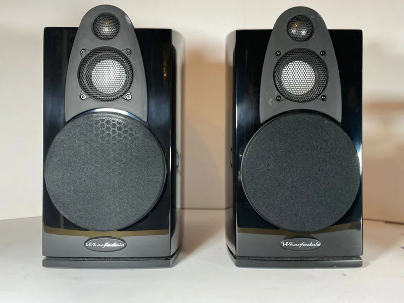 Wharfedale Jade 1 Bookshelf Loudspeaker pair (piano gloss black)